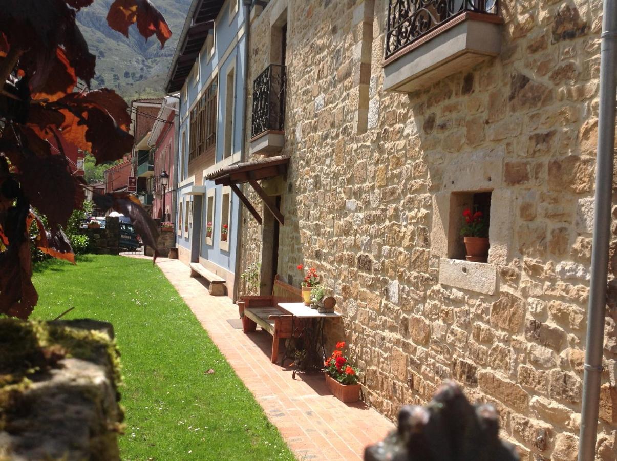 Casa De La Tila Appartement Arenas De Cabrales Buitenkant foto